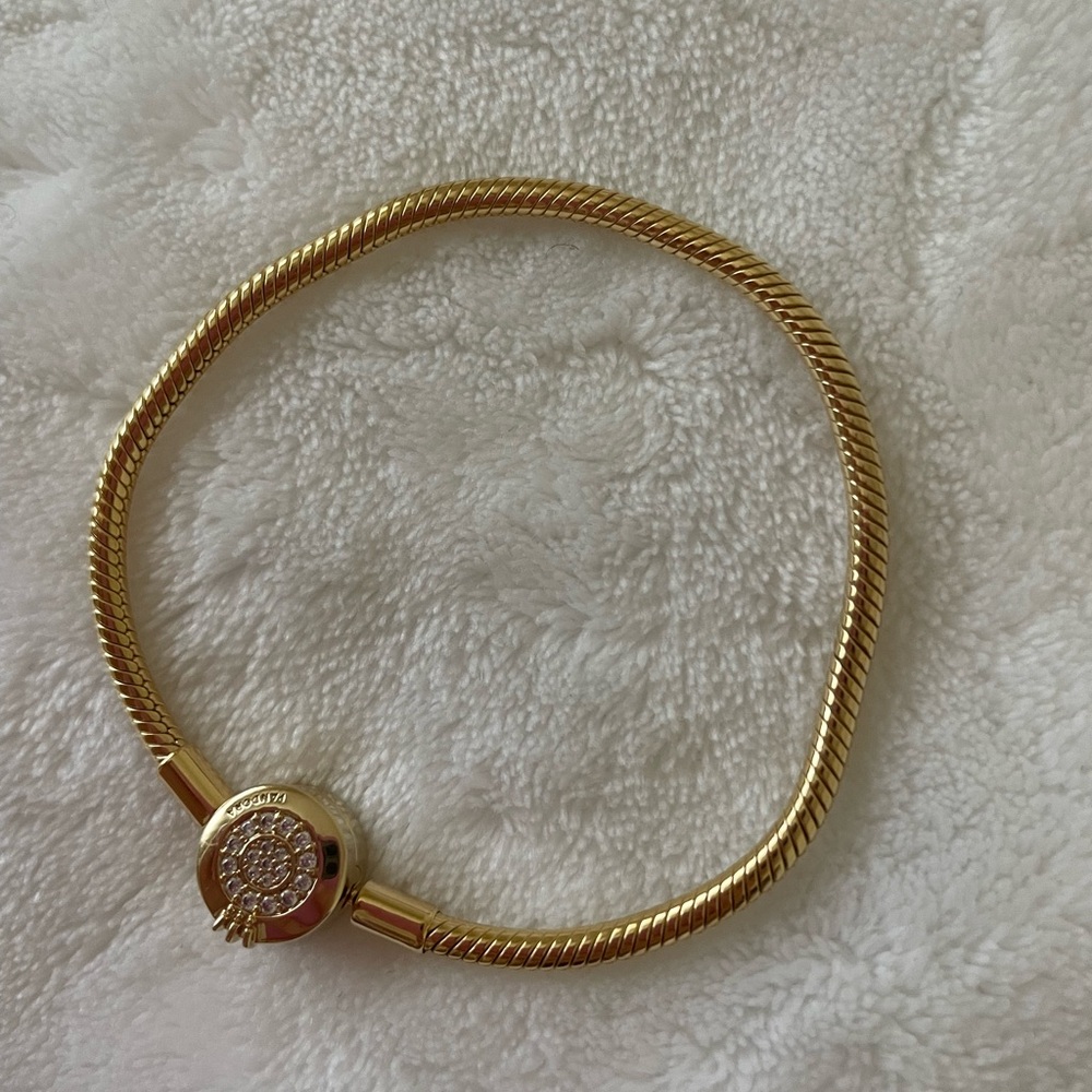 Elegant PANDORA Gold bracelet with Crystal Accents